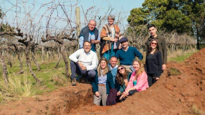 The author in pink shirt with the crew from Estancia Paraizo in Campanha in a soil pit in the vineyard