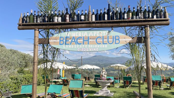 Vineria Aperta Beach Club entrance