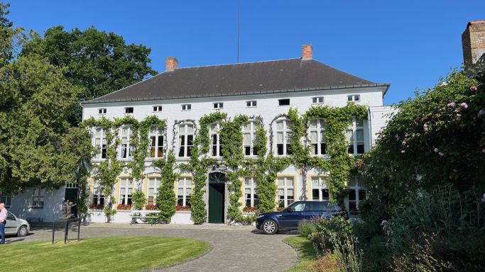 Hof te Cattebeke in Etikhovve, Belgium