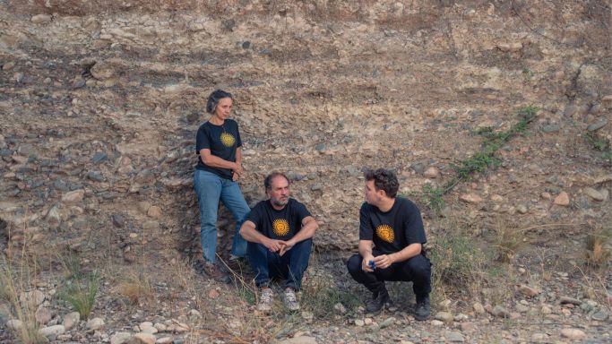 Andrea, Gerardo and Manu Michelini in front of a soil profile of La Cautiva in the Uco Valley