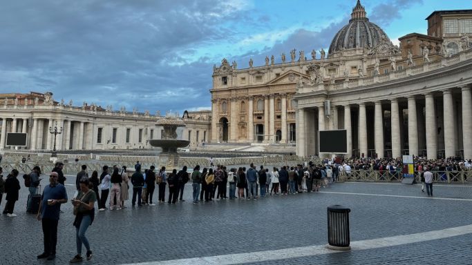 St Peter's Square at 7.15am