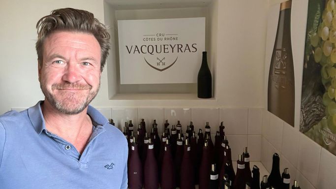 Alistair Cooper MW at Vacqueyras 2023 blind tasting