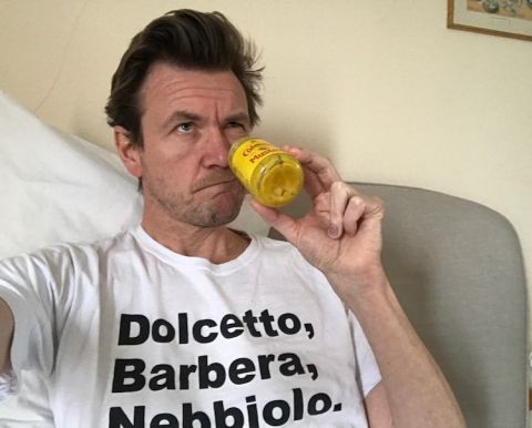 Ali in bed with mustard