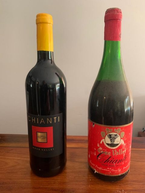 WWC21 van Niekerk C - Rooi en swart Chianti bottles