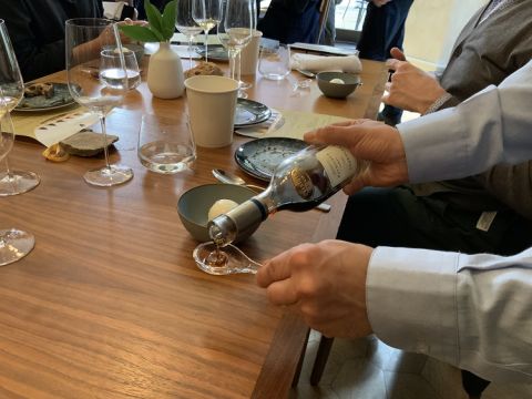 Trivet Tokaj lunch - pouring Eszencia 2000