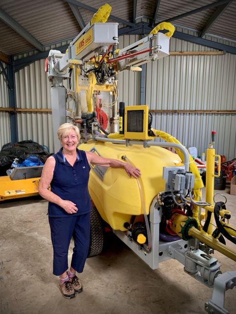 WWC22 Clark - Barbara Laithwaite and the ‘over the row’ sprayer KMS Rinklin