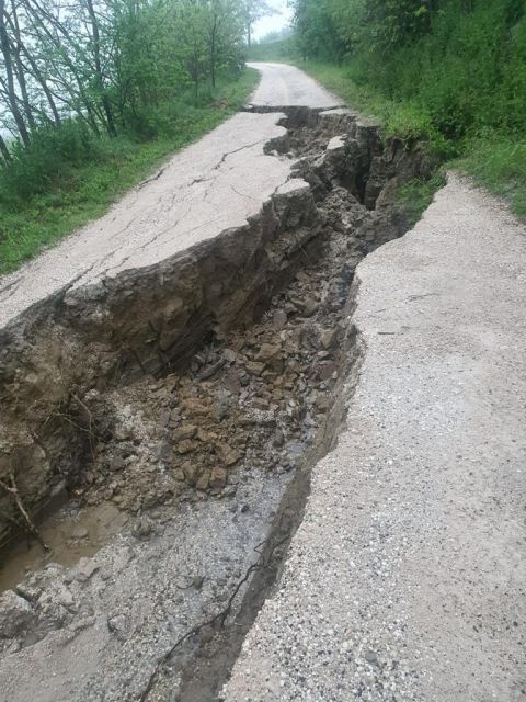 A deep gash caused by landslides in Romagna