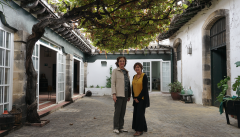 Carmen and Ana in the courtyard of EMS; credit Steve Alexander