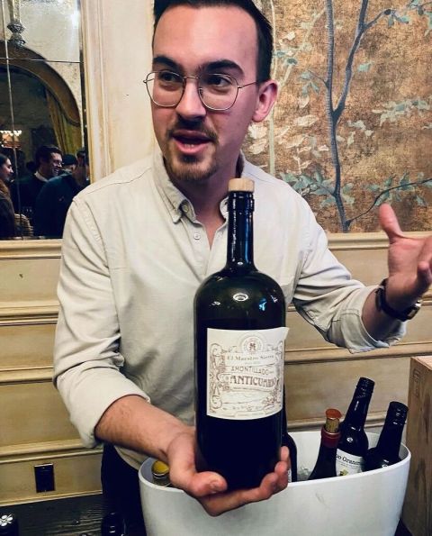 Noah Chichester pouring EMS Anticuario Amontillado from magnum