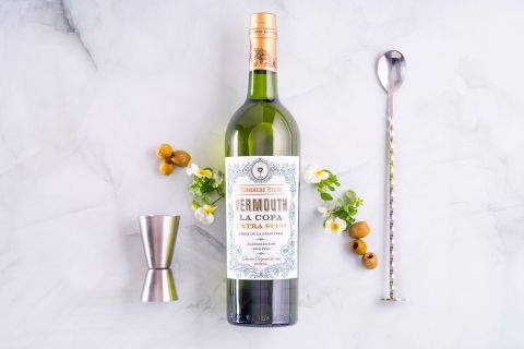 La Copa Extra Seco with jigger and stirrer