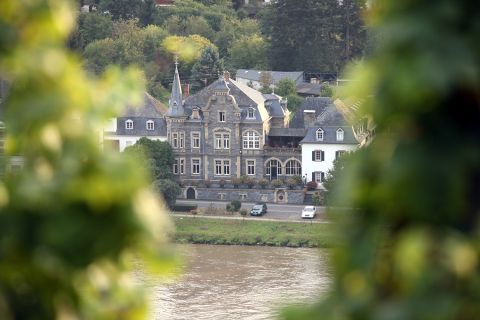 J J Prüm estate building