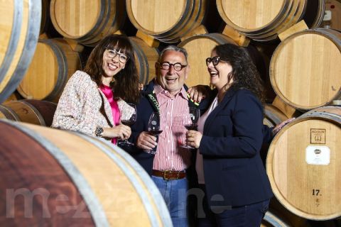 Fausto Maculan with his daughters: Maria Vittoria (winemaker) on the left, Angela (sales director and export manager) on the right