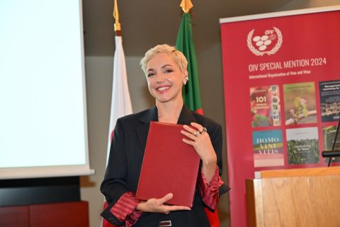 Anna Yanchenko wtith book