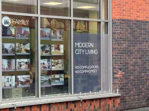 Manchester living - no complications