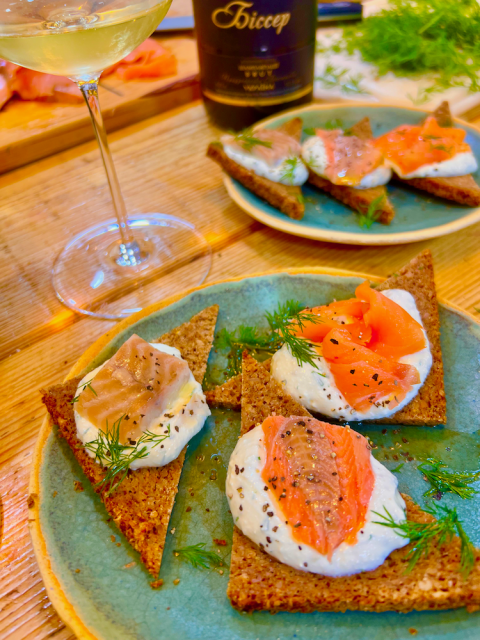 Smoked salmon on rye