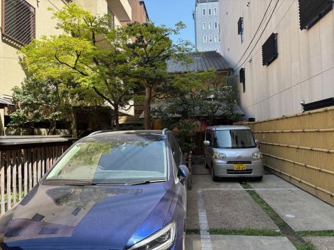 Front of the eel resto