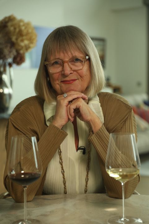 Jancis with red and white wine in JR glasses_credit James Sandy/FT